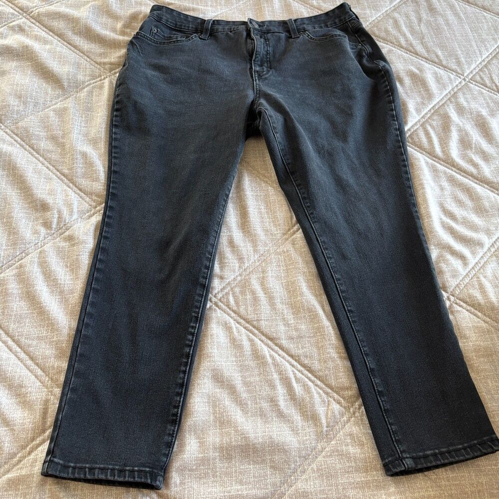 Time and Tru: Women's Black High Rise Curvy Petite Jeans Size 14P